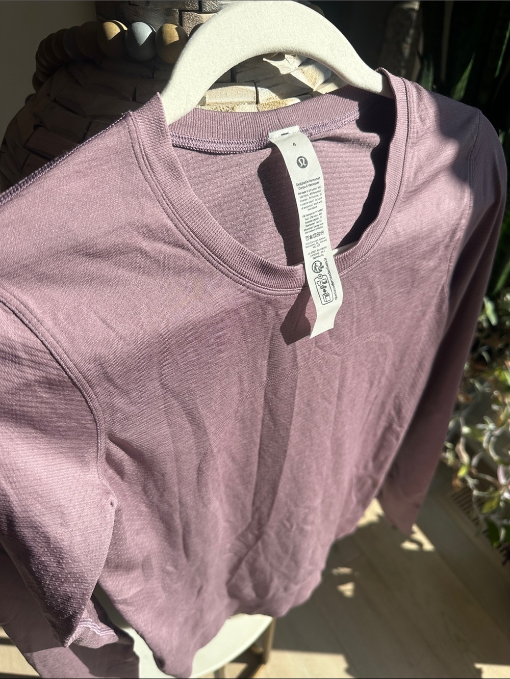 Lululemon Women’s Long Sleeve Crewneck Top in Mauve - Picture 3 of 4